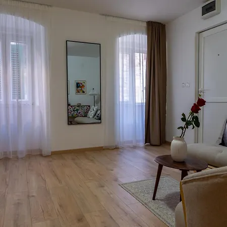 San Teodoro شقة